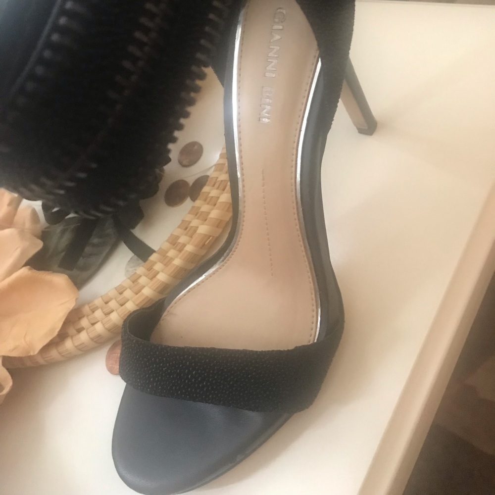 Stunning Gianni Bini “Zaylie” Black Heel